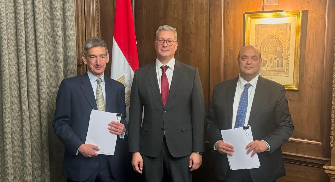 Egypt, Barrick Gold sign framework agreement to reinforce gold mining investments

